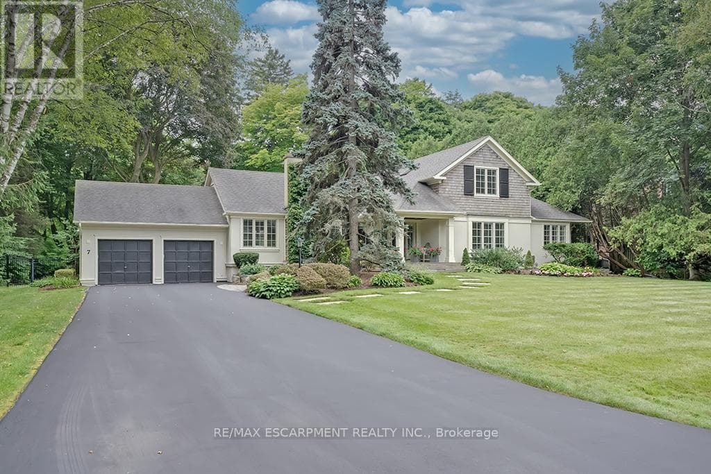 7 Colonial Crescent