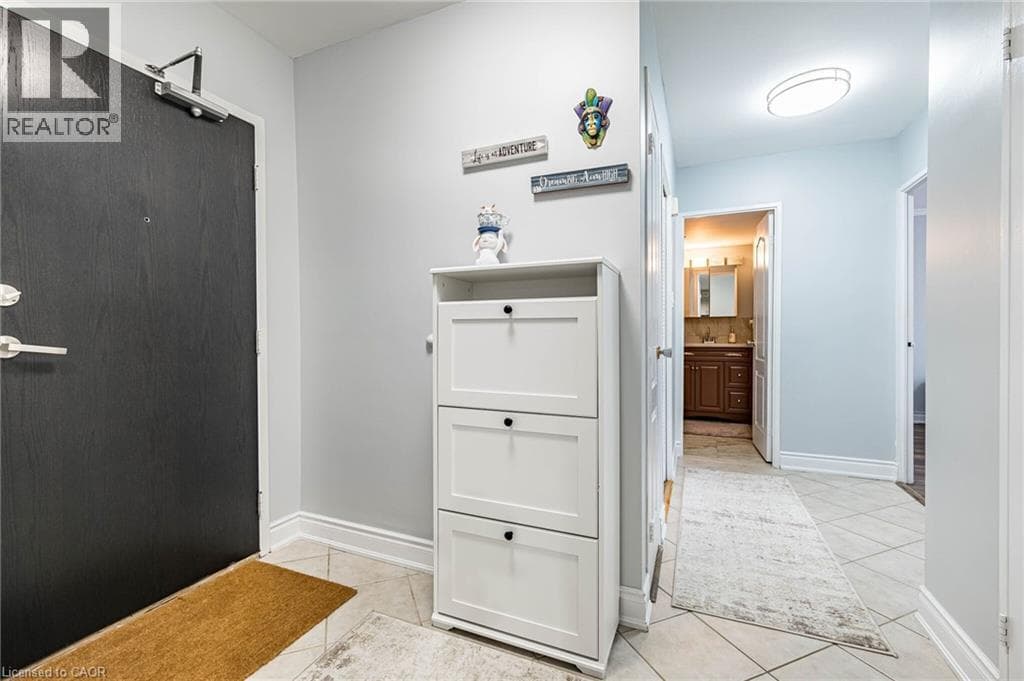 Single Family at 405- 25 FOUR WINDS Drive, Toronto, Ontario - Photo 6 - RE/MAX Garden City Realty