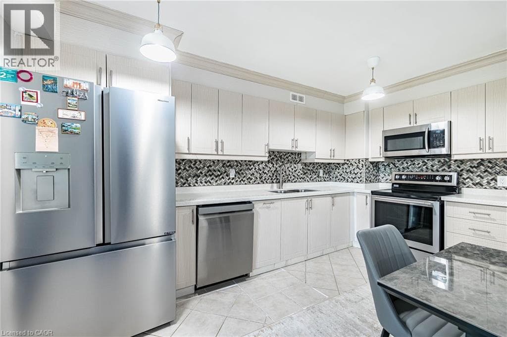 Single Family at 405- 25 FOUR WINDS Drive, Toronto, Ontario - Photo 9 - RE/MAX Garden City Realty