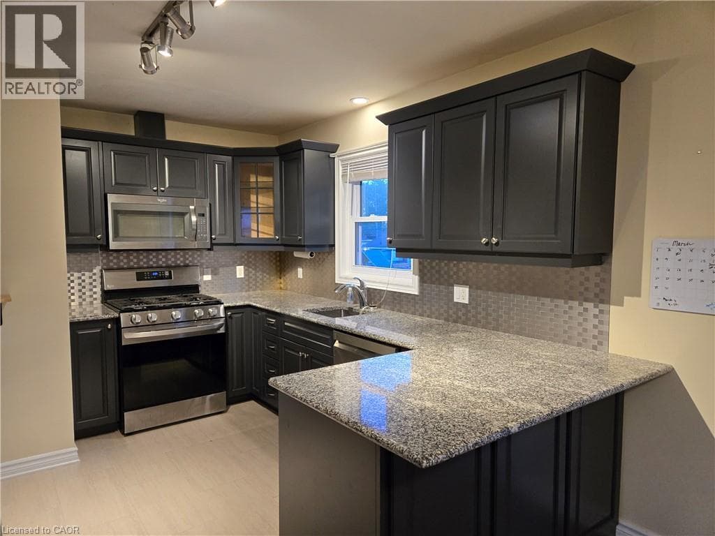 Single Family at 697 FERNDALE Avenue, Fort Erie, Ontario - Photo 9 - RE/MAX Garden City Realty
