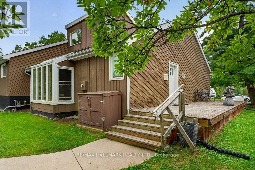 Single Family at 24 Kelly Street, Thorold (Port Robinson), Ontario - Photo 2 - RE/MAX Garden City Realty
