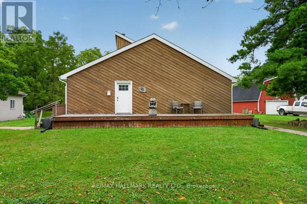 Single Family at 24 Kelly Street, Thorold (Port Robinson), Ontario - Photo 3 - RE/MAX Garden City Realty