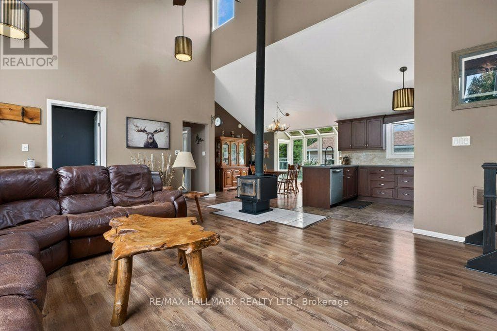 Single Family at 24 Kelly Street, Thorold (Port Robinson), Ontario - Photo 7 - RE/MAX Garden City Realty