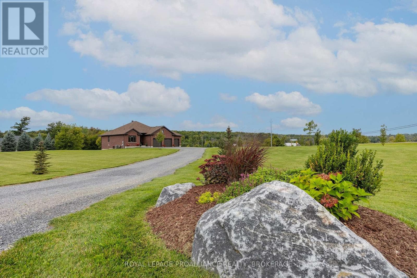 Single Family at 4 Sandstone Court, Frontenac (Frontenac South), Ontario - Photo 2 - RE/MAX Garden City Realty