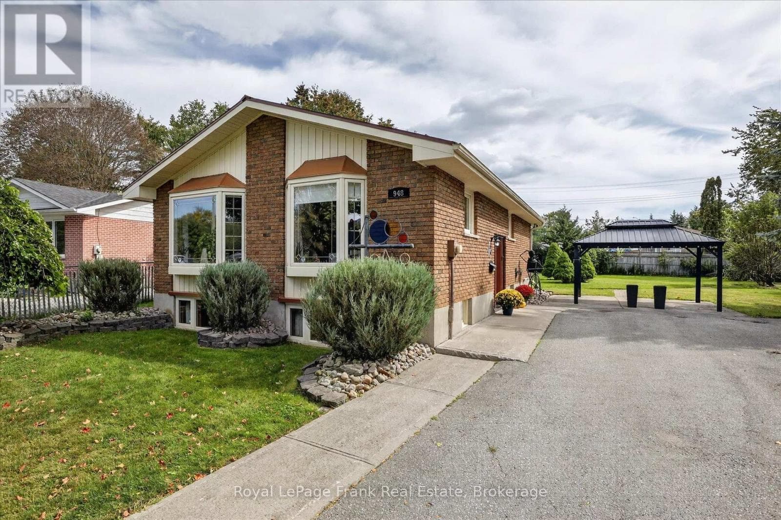 Single Family at 948 St Pauls Street, Peterborough (Northcrest Ward 5), Ontario - Photo 2 - RE/MAX Garden City Realty