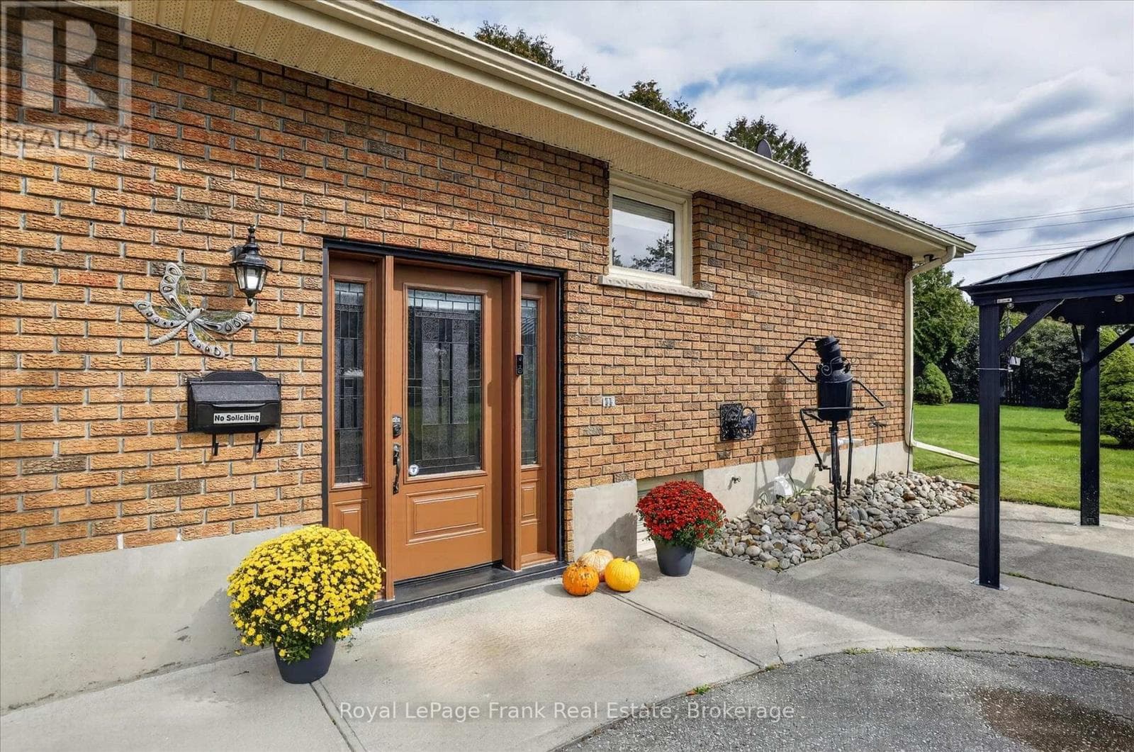 Single Family at 948 St Pauls Street, Peterborough (Northcrest Ward 5), Ontario - Photo 3 - RE/MAX Garden City Realty