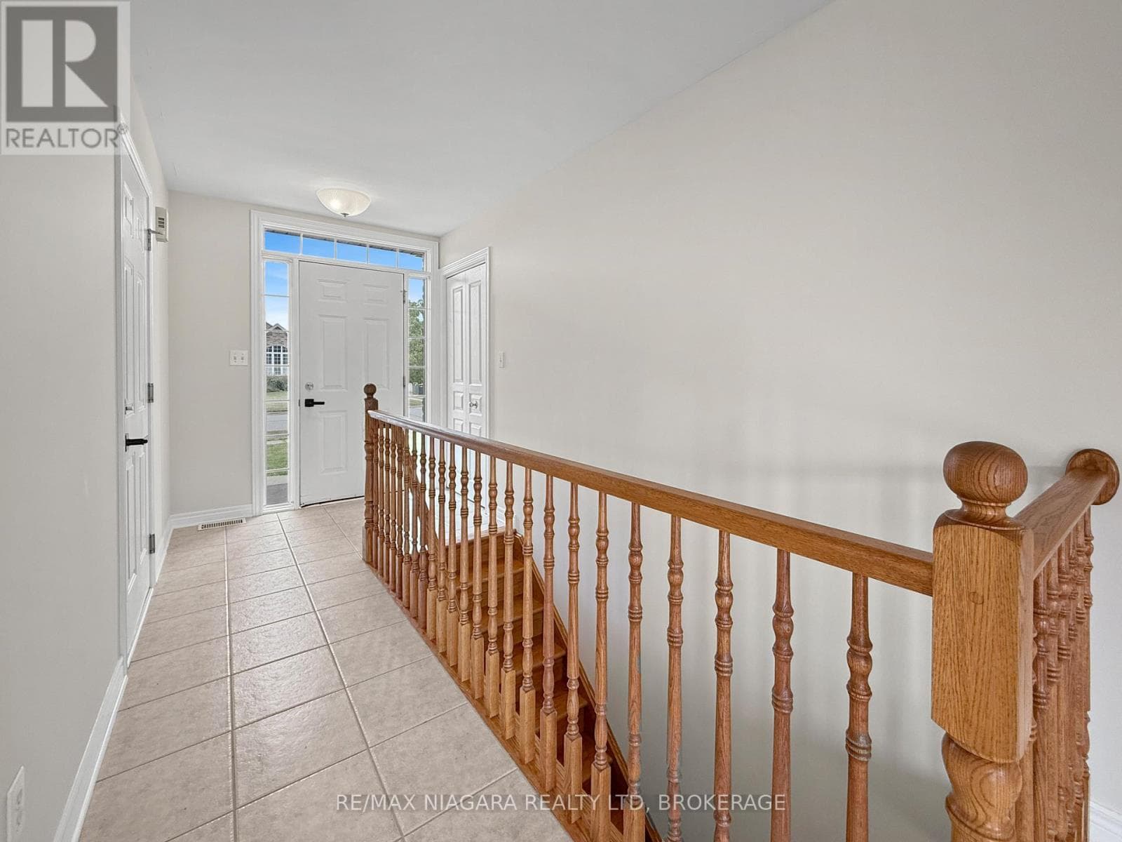 Single Family at 354 Louisa Street, Fort Erie (Lakeshore), Ontario - Photo 3 - RE/MAX Garden City Realty