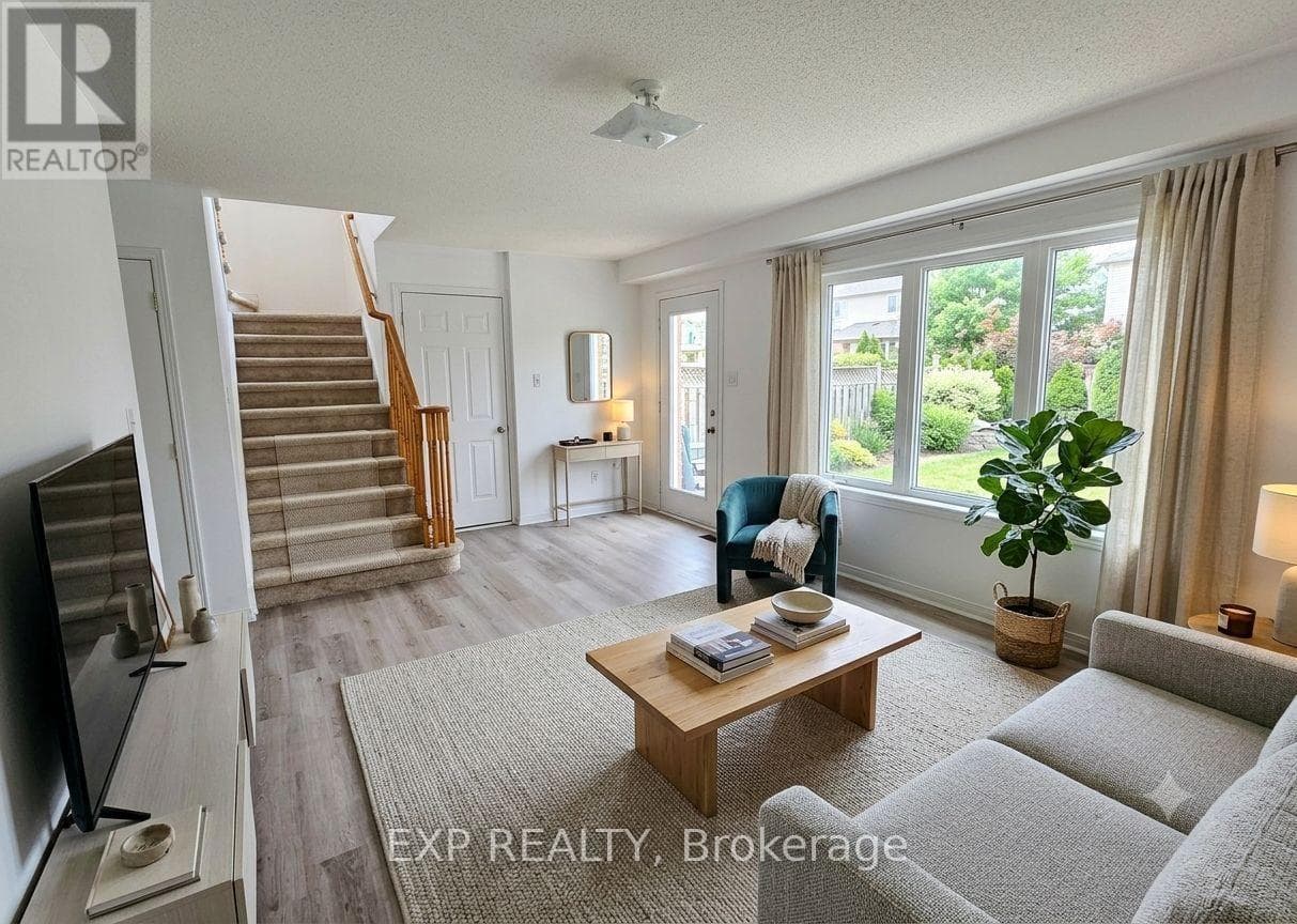 Single Family at Upper- 384 Flagstone Way, Newmarket (Woodland Hill), Ontario - Photo 4 - RE/MAX Garden City Realty