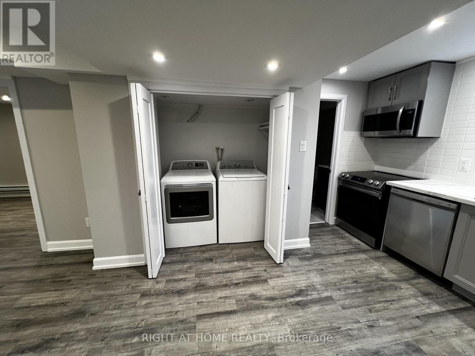 Single Family at Lower- 205 Cardinal Street, Barrie (Cundles East), Ontario - Photo 6 - RE/MAX Garden City Realty