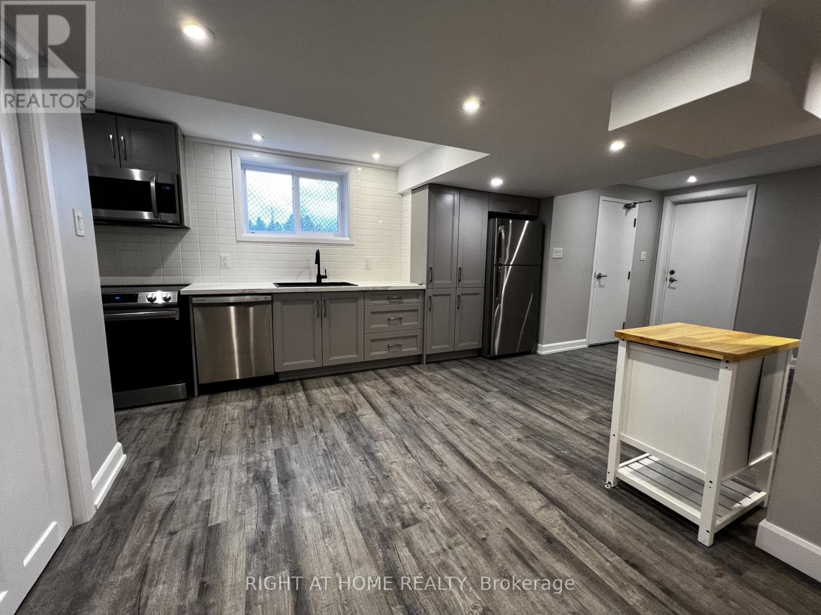 Single Family at Lower- 205 Cardinal Street, Barrie (Cundles East), Ontario - Photo 8 - RE/MAX Garden City Realty