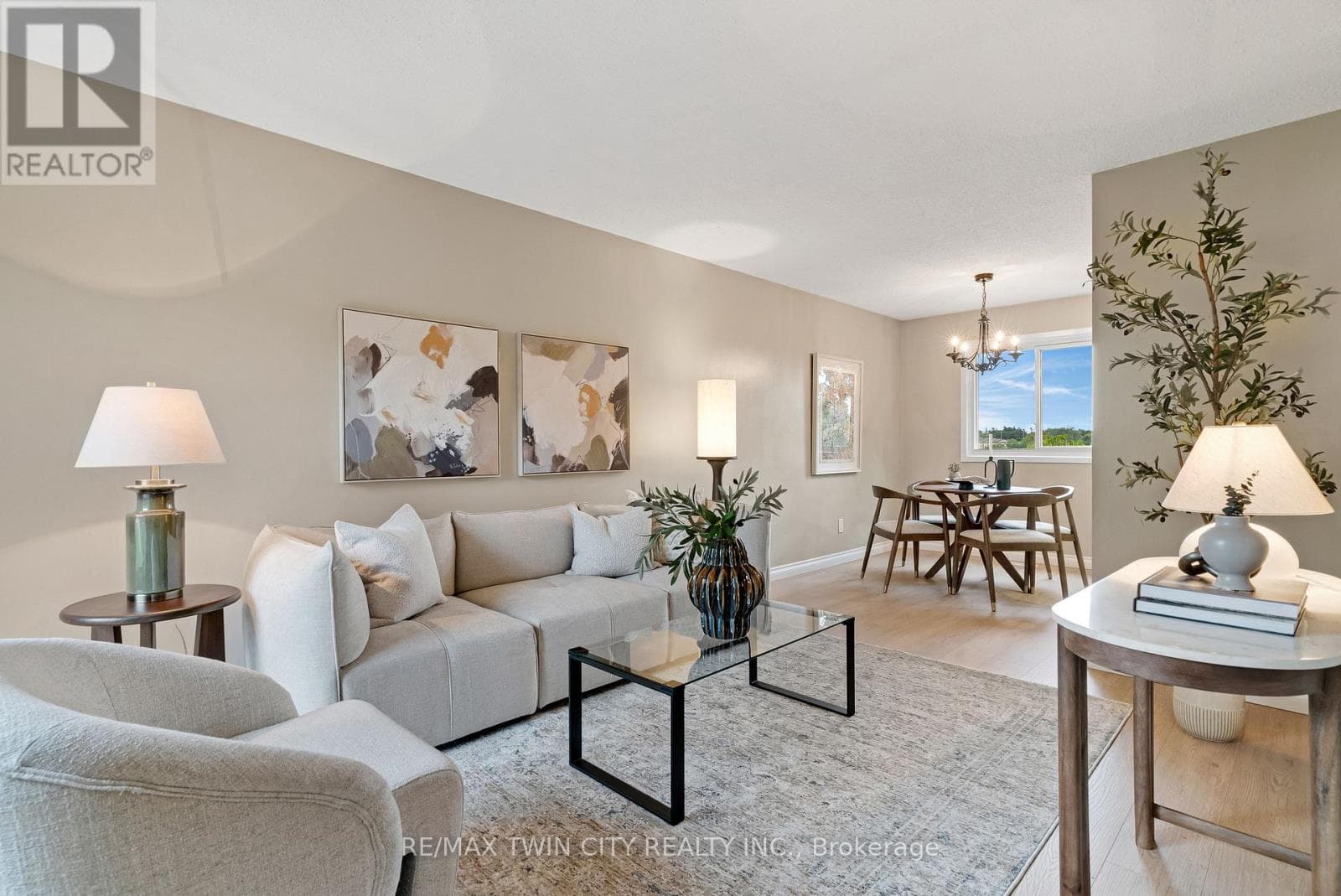 23- 25 Upper Canada Drive