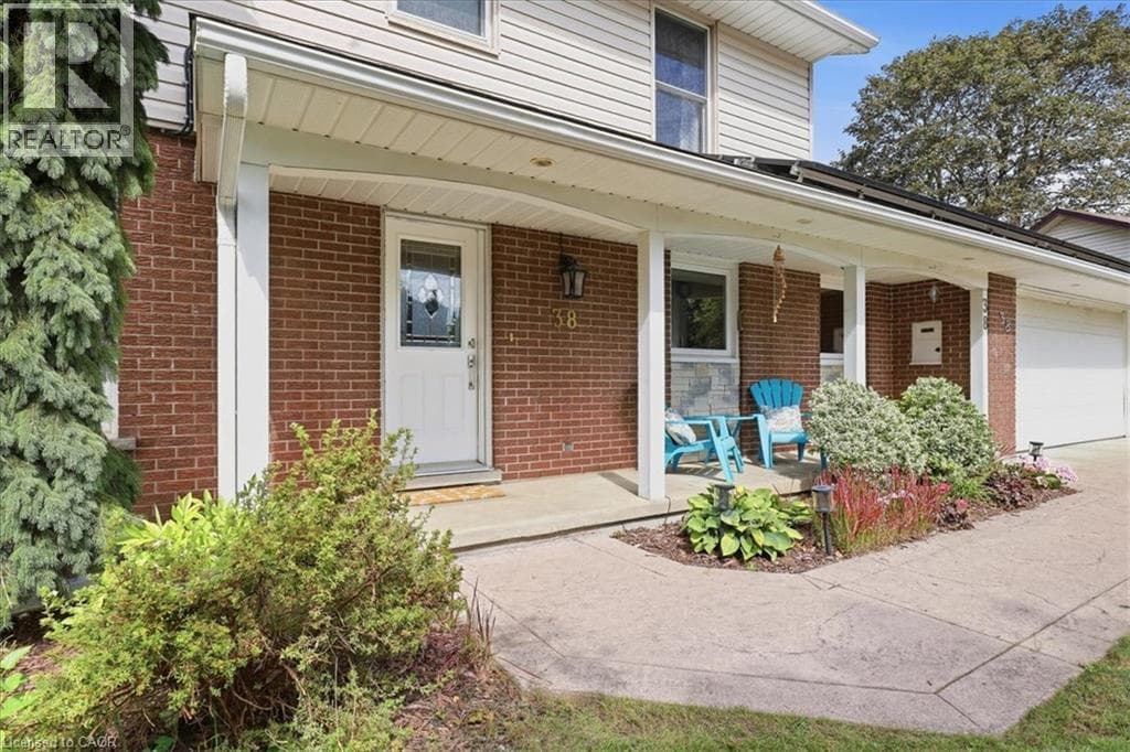 38 LYLE Place