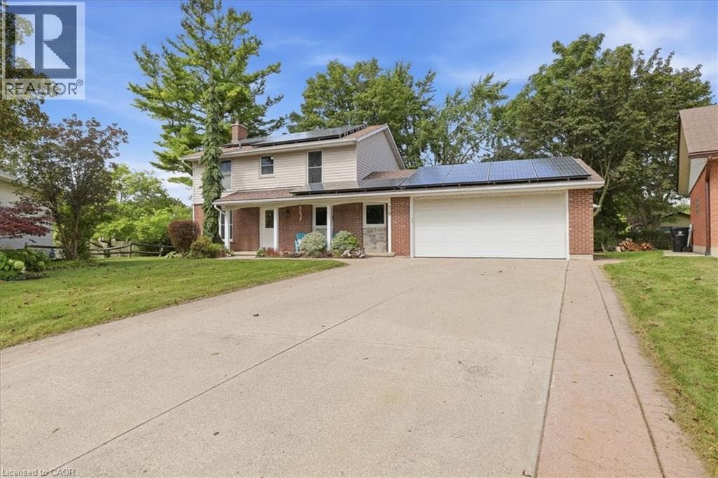 Single Family at 38 LYLE Place, Kitchener, Ontario - Photo 4 - RE/MAX Garden City Realty