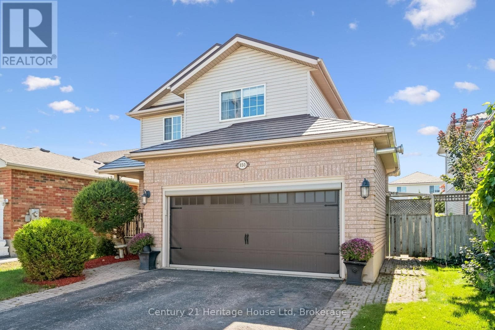 Single Family at 850 Paisley Road, Guelph (Willow West/Sugarbush/West Acres), Ontario - Photo 2 - RE/MAX Garden City Realty