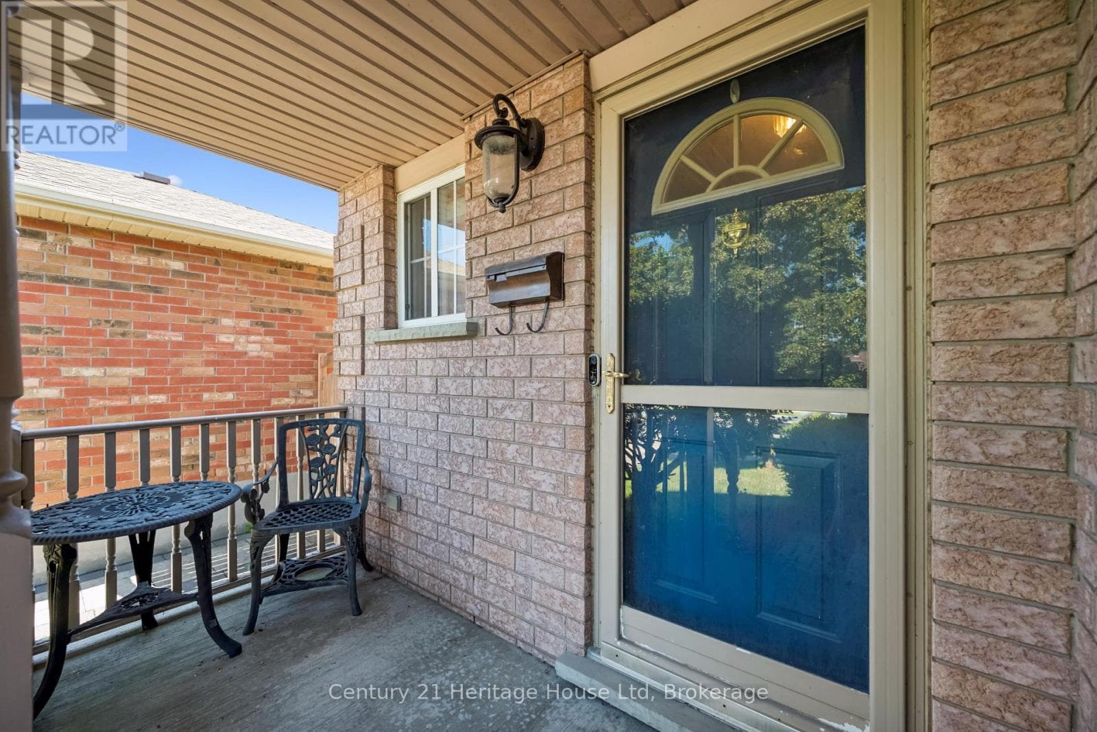 Single Family at 850 Paisley Road, Guelph (Willow West/Sugarbush/West Acres), Ontario - Photo 8 - RE/MAX Garden City Realty
