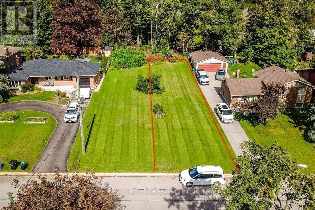12B Ottaway Avenue