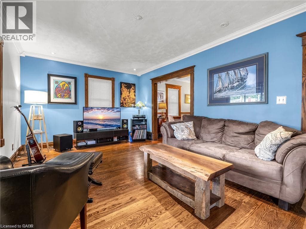 Single Family at 6370 HIGH Street, Niagara Falls, Ontario - Photo 3 - RE/MAX Garden City Realty