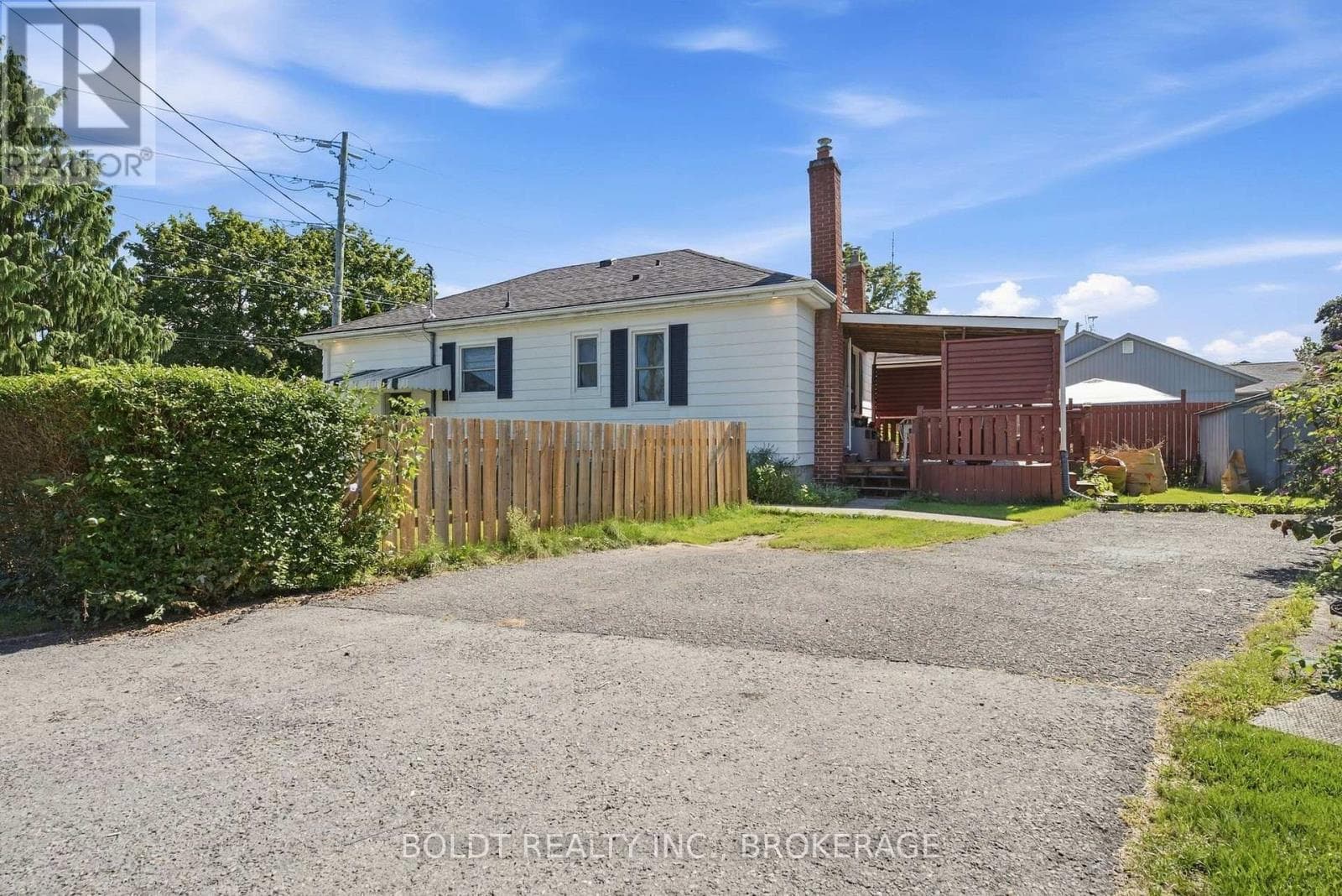 Single Family at Upper- 403 Grantham Avenue, St. Catharines (Carlton/Bunting), Ontario - Photo 6 - RE/MAX Garden City Realty