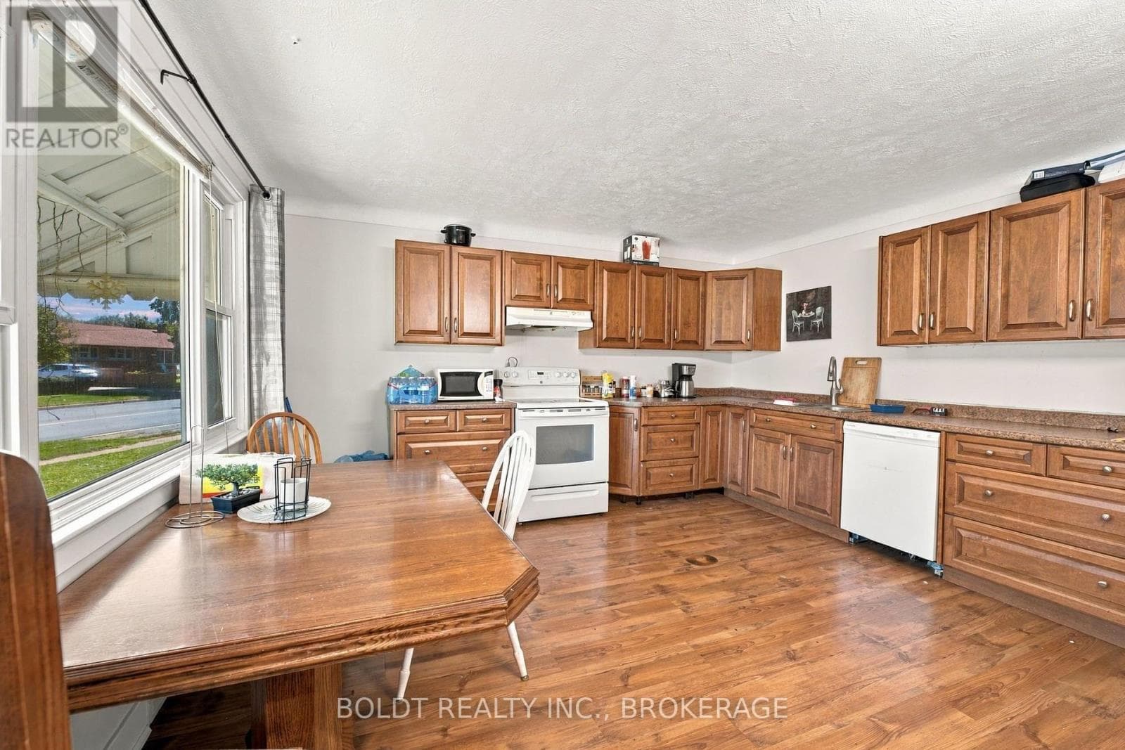 Single Family at Upper- 403 Grantham Avenue, St. Catharines (Carlton/Bunting), Ontario - Photo 9 - RE/MAX Garden City Realty