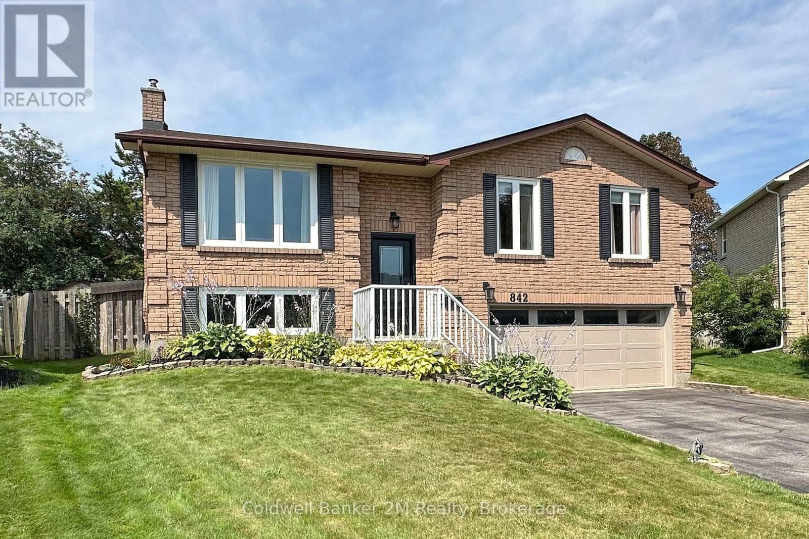 Single Family at 842 Saint Anne Court, Oshawa (Northglen), Ontario - Photo 2 - RE/MAX Garden City Realty