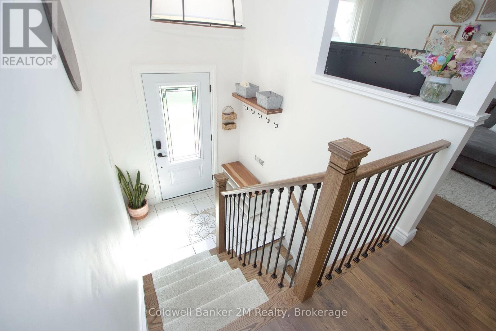 Single Family at 842 Saint Anne Court, Oshawa (Northglen), Ontario - Photo 7 - RE/MAX Garden City Realty