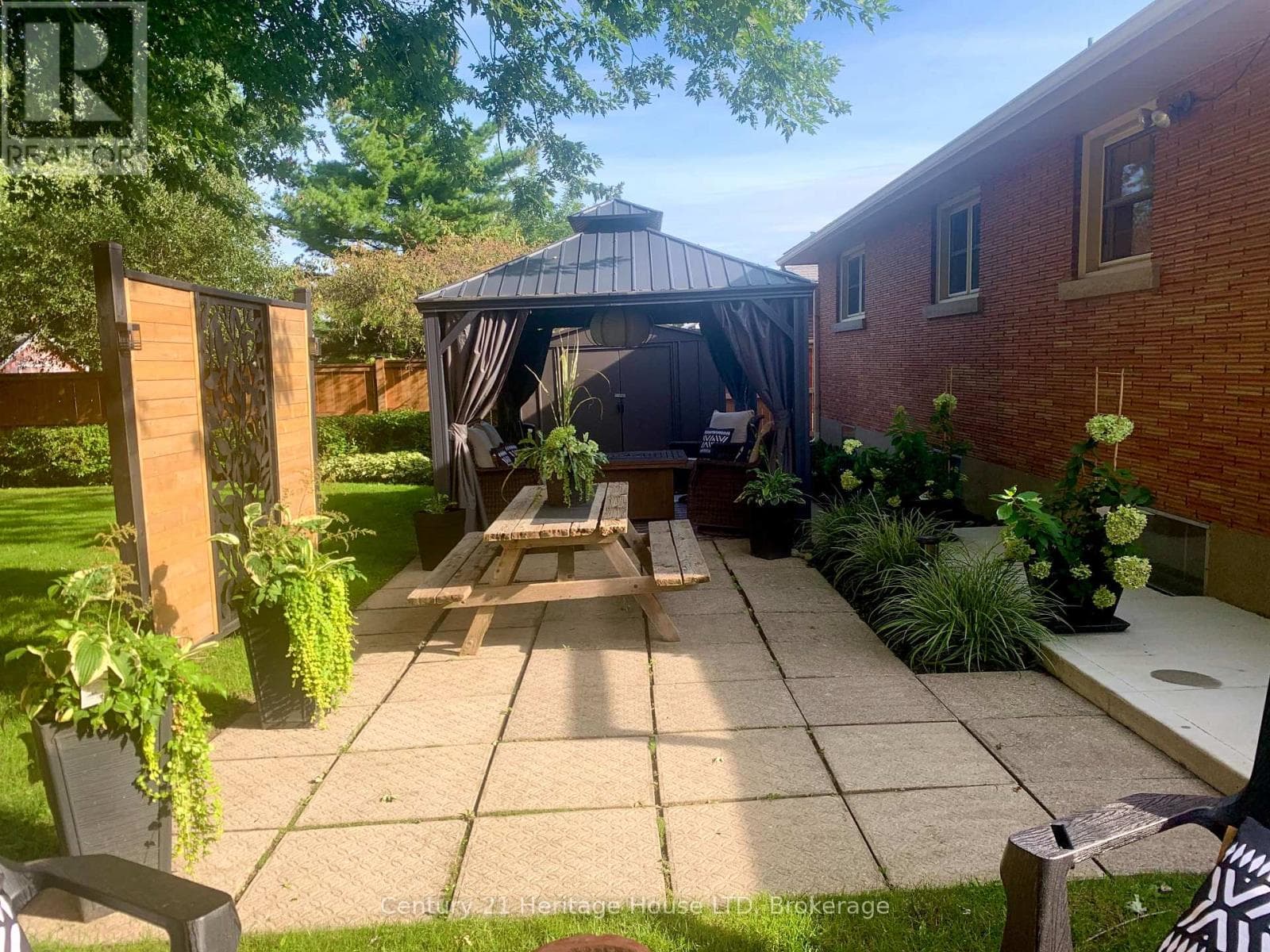 Single Family at 3627 Windermere Road, Niagara Falls (Stamford), Ontario - Photo 7 - RE/MAX Garden City Realty