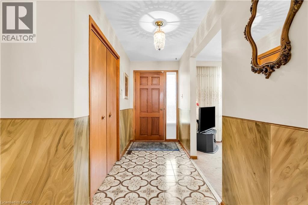 Single Family at 4 DUNREO Drive, Toronto, Ontario - Photo 7 - RE/MAX Garden City Realty