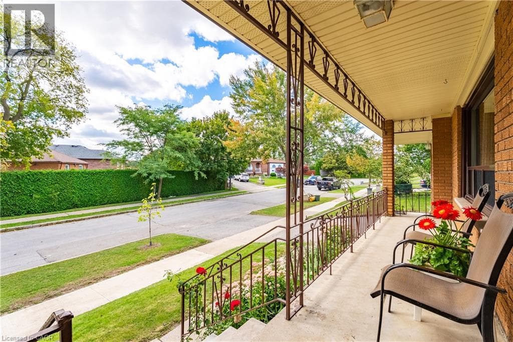 Single Family at 4 DUNREO Drive, Toronto, Ontario - Photo 5 - RE/MAX Garden City Realty