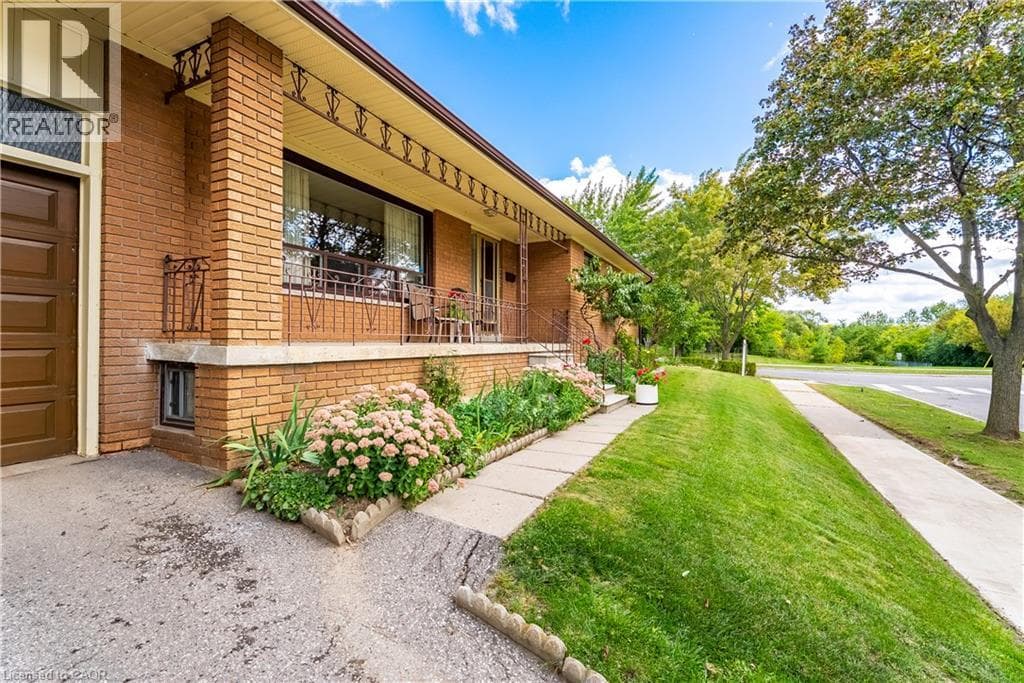 Single Family at 4 DUNREO Drive, Toronto, Ontario - Photo 4 - RE/MAX Garden City Realty
