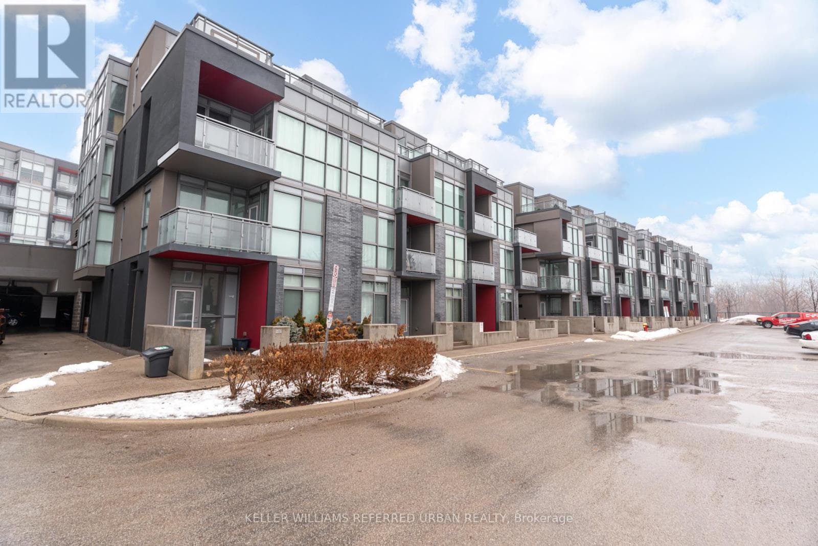 C401- 5260 Dundas Street