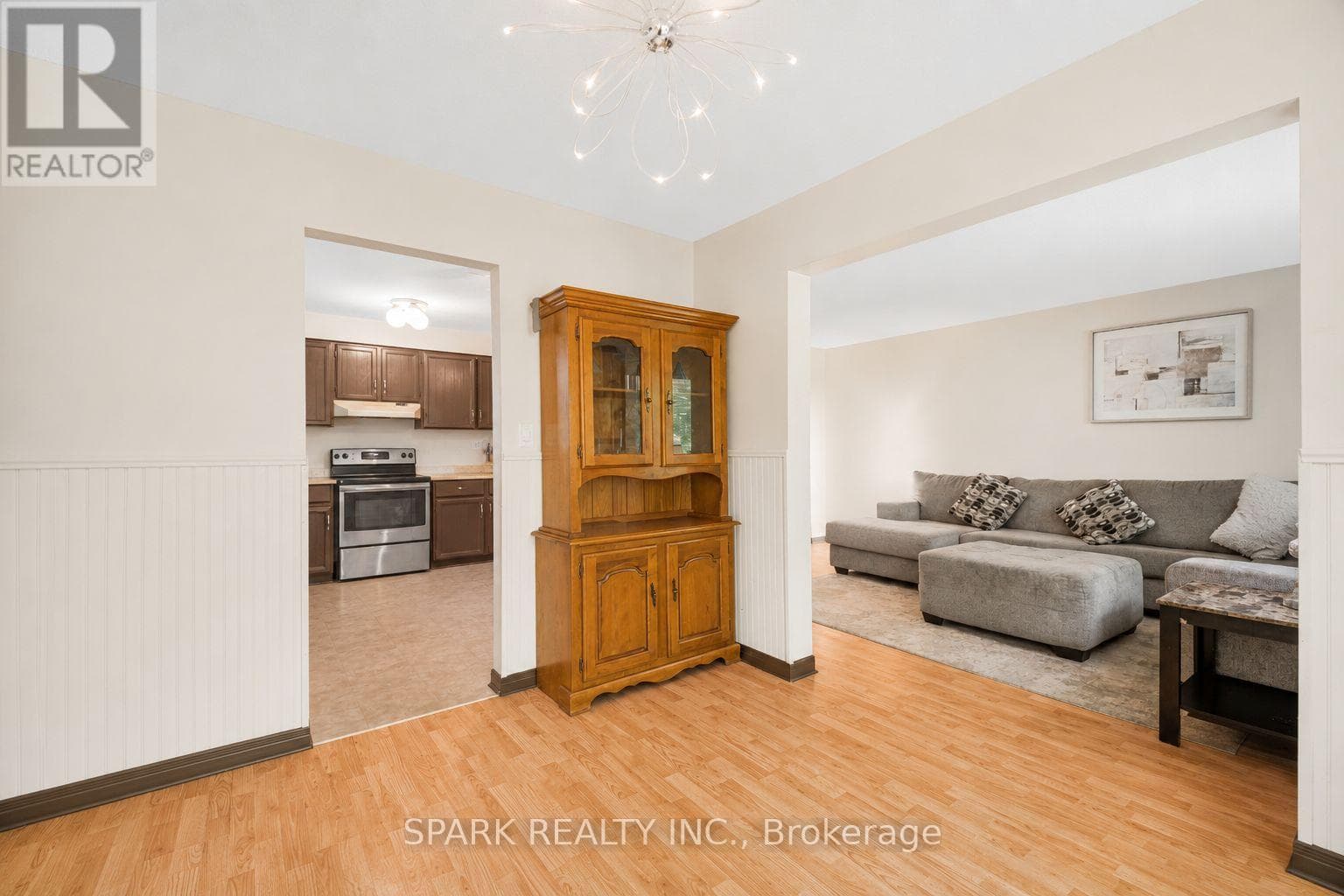 Single Family at 23 Rannie Court, Thorold (Confederation Heights), Ontario - Photo 10 - RE/MAX Garden City Realty