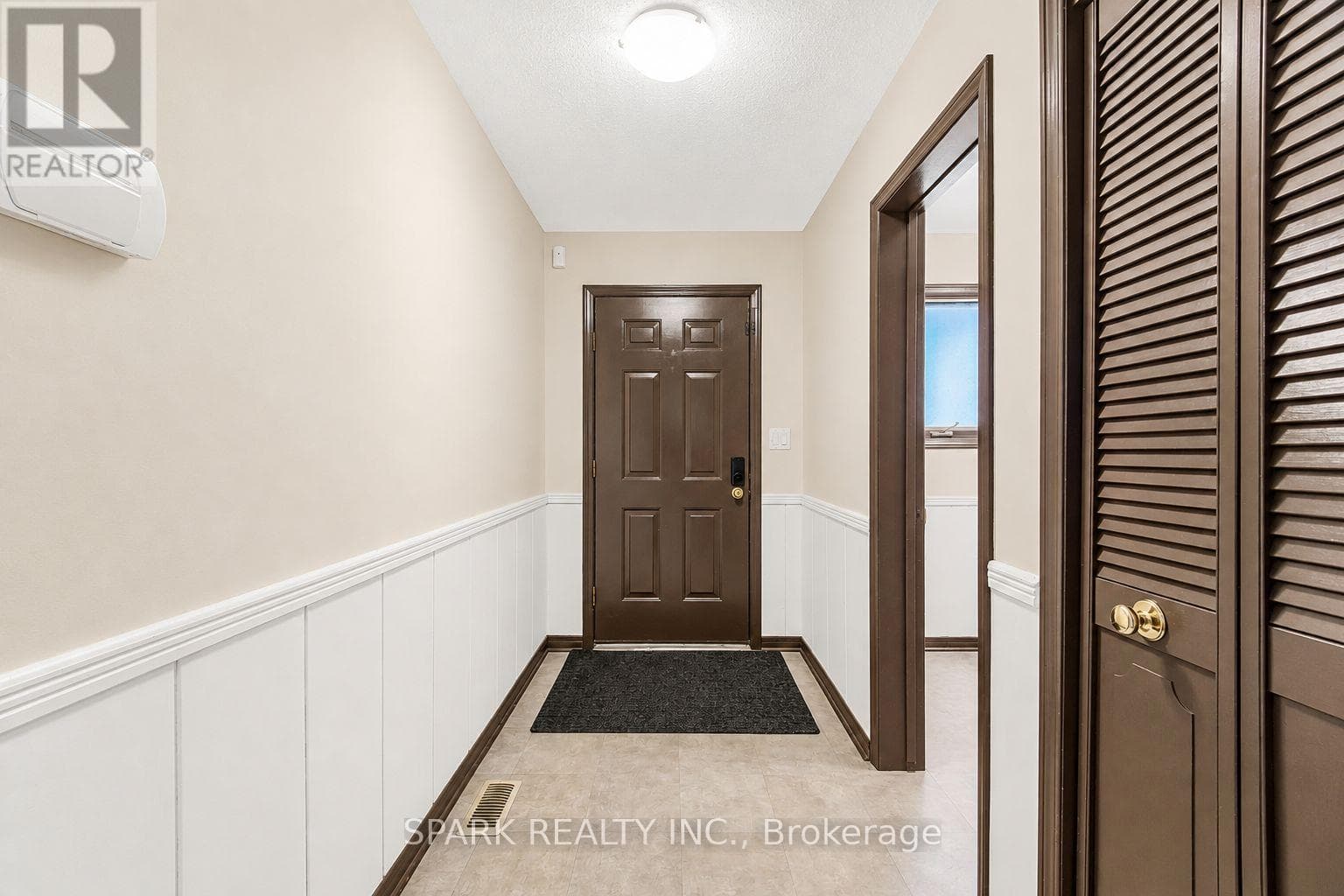 Single Family at 23 Rannie Court, Thorold (Confederation Heights), Ontario - Photo 2 - RE/MAX Garden City Realty