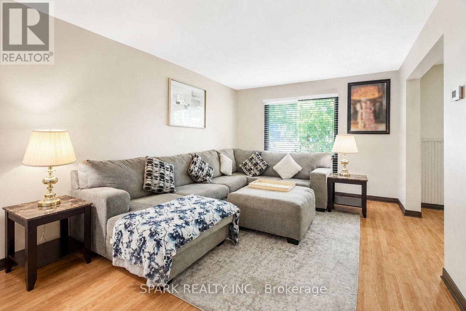 Single Family at 23 Rannie Court, Thorold (Confederation Heights), Ontario - Photo 5 - RE/MAX Garden City Realty