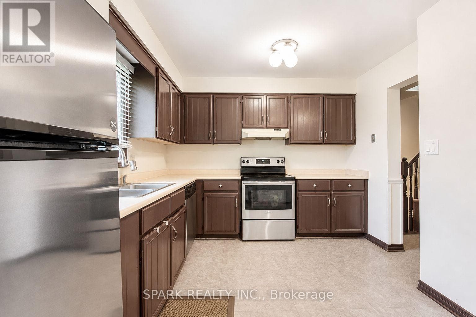 Single Family at 23 Rannie Court, Thorold (Confederation Heights), Ontario - Photo 8 - RE/MAX Garden City Realty