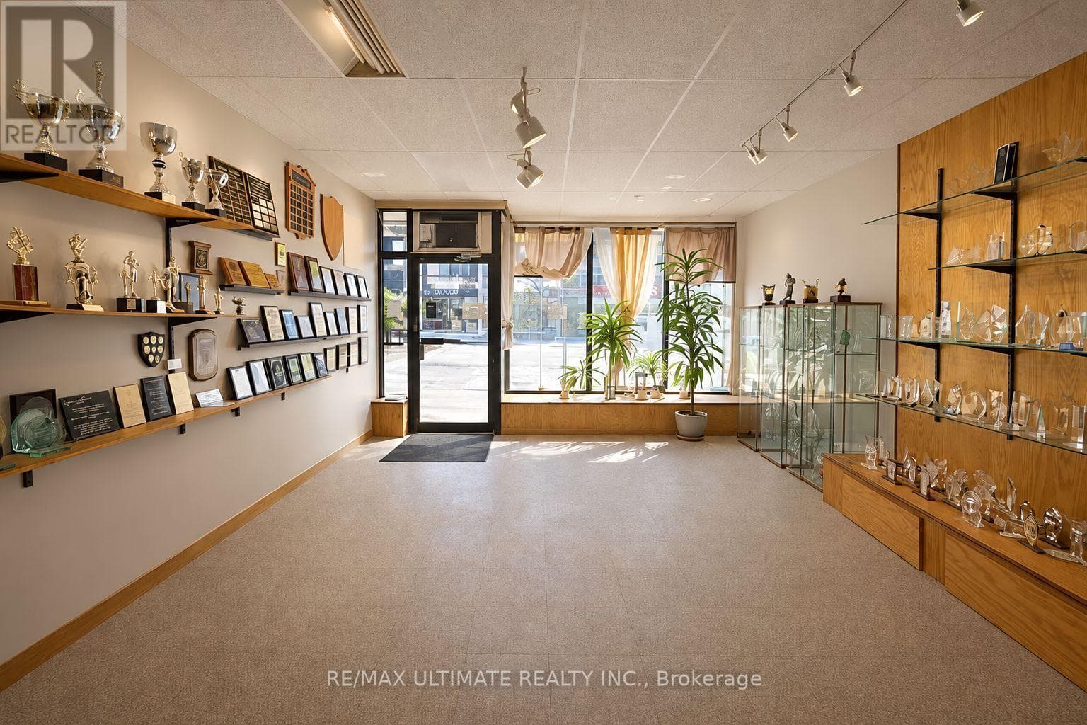 Retail at 1958 Danforth Avenue, Toronto (Danforth), Ontario - Photo 2 - RE/MAX Garden City Realty