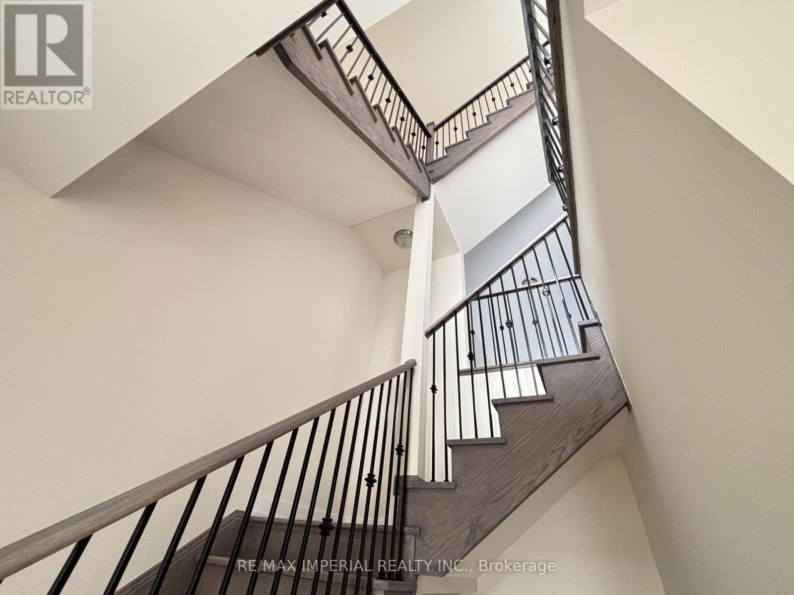 Single Family at 3085 Welsman Gardens, Oakville (JM Joshua Meadows), Ontario - Photo 7 - RE/MAX Garden City Realty