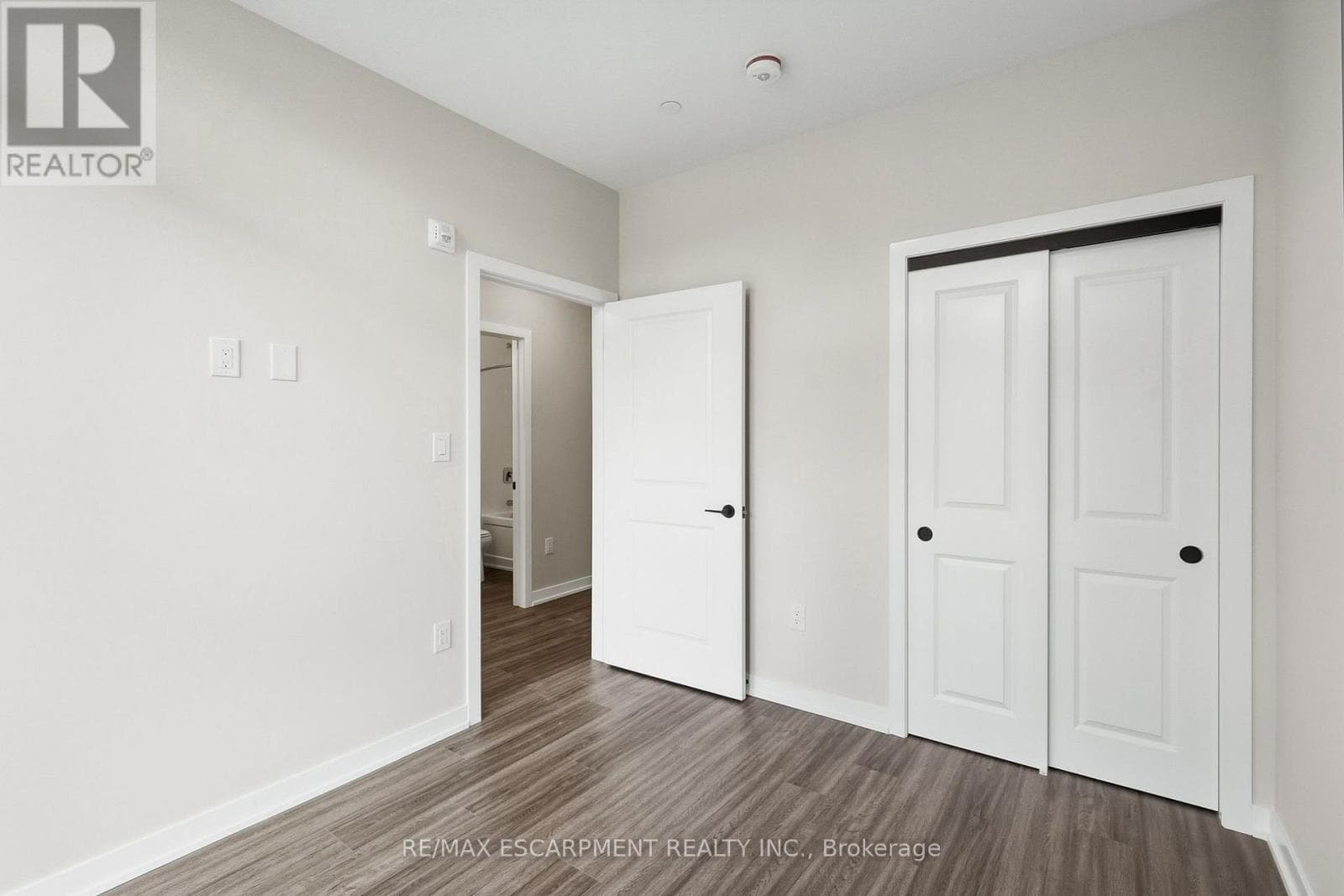 Single Family at 122- 2500 Saw Whet Boulevard, Oakville (GA Glen Abbey), Ontario - Photo 9 - RE/MAX Garden City Realty