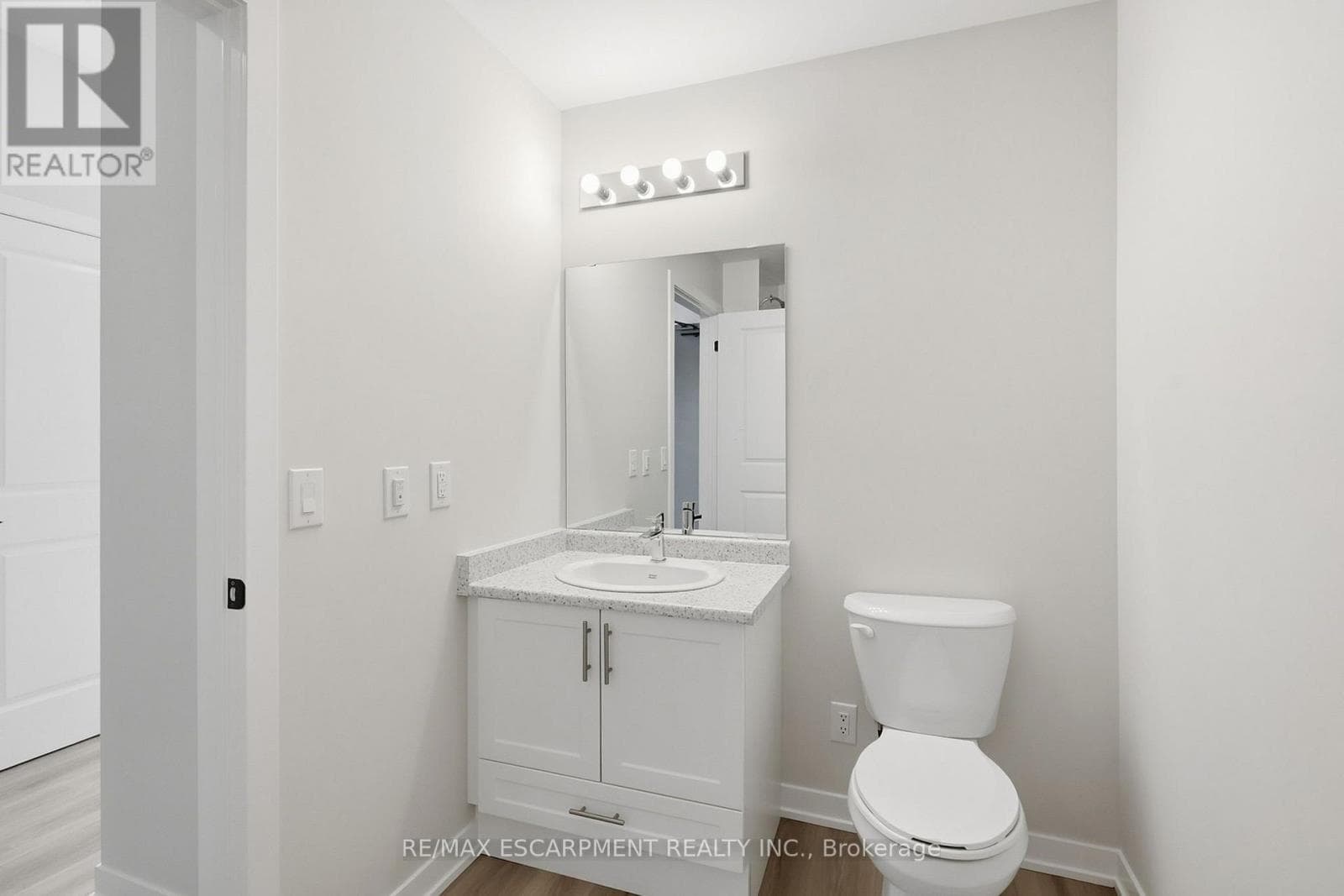 Single Family at 112- 2500 Saw Whet Boulevard, Oakville (GA Glen Abbey), Ontario - Photo 3 - RE/MAX Garden City Realty