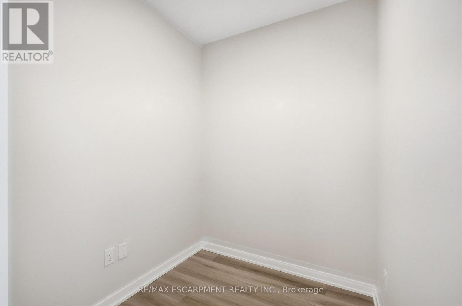 Single Family at 112- 2500 Saw Whet Boulevard, Oakville (GA Glen Abbey), Ontario - Photo 5 - RE/MAX Garden City Realty