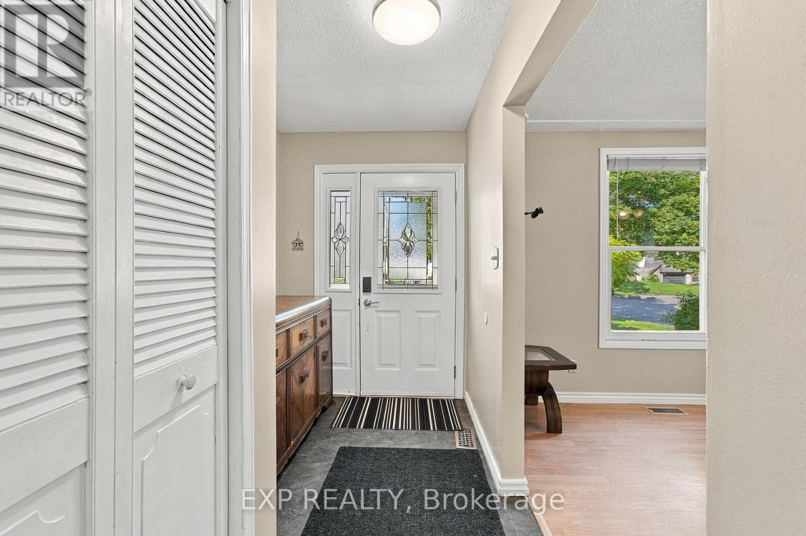 Single Family at 7 Roehampton Avenue, St. Catharines (Carlton/Bunting), Ontario - Photo 3 - RE/MAX Garden City Realty