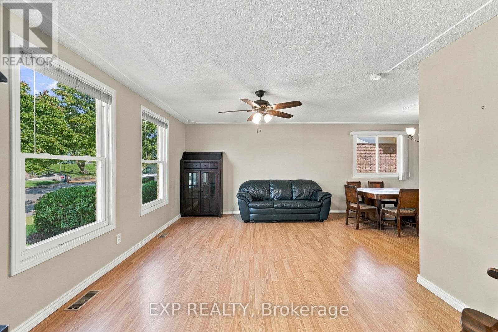 Single Family at 7 Roehampton Avenue, St. Catharines (Carlton/Bunting), Ontario - Photo 5 - RE/MAX Garden City Realty