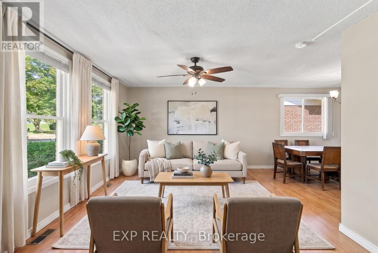 Single Family at 7 Roehampton Avenue, St. Catharines (Carlton/Bunting), Ontario - Photo 6 - RE/MAX Garden City Realty