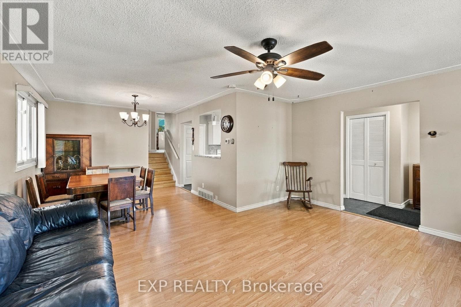Single Family at 7 Roehampton Avenue, St. Catharines (Carlton/Bunting), Ontario - Photo 8 - RE/MAX Garden City Realty