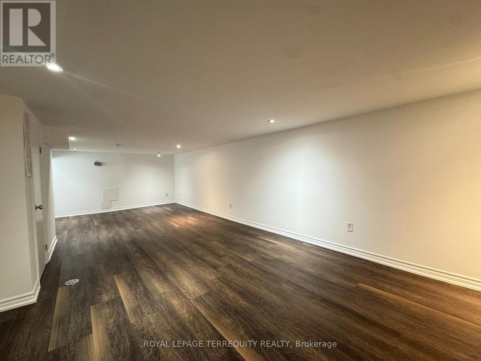 Single Family at Lower- 153 Monarch Park Avenue, Toronto (Danforth), Ontario - Photo 10 - RE/MAX Garden City Realty