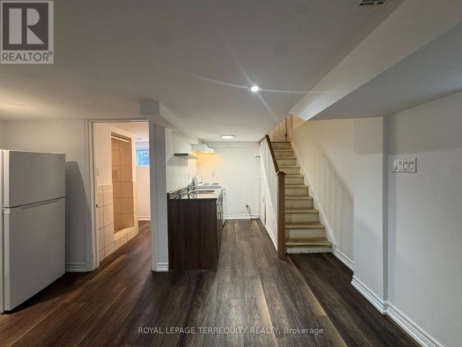 Single Family at Lower- 153 Monarch Park Avenue, Toronto (Danforth), Ontario - Photo 7 - RE/MAX Garden City Realty