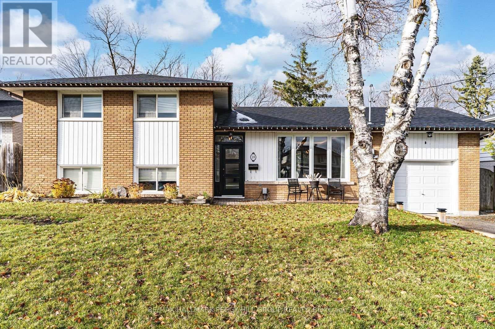 Upper- 20 Ottaway Avenue