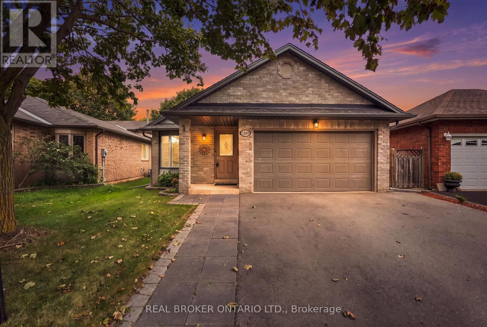 Single Family at 1249 Thorpe Road, Burlington (Brant), Ontario - Photo 2 - RE/MAX Garden City Realty