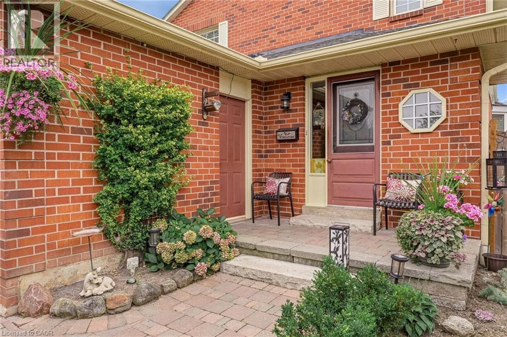 Single Family at 607 CLOVER PARK Crescent, Milton, Ontario - Photo 3 - RE/MAX Garden City Realty