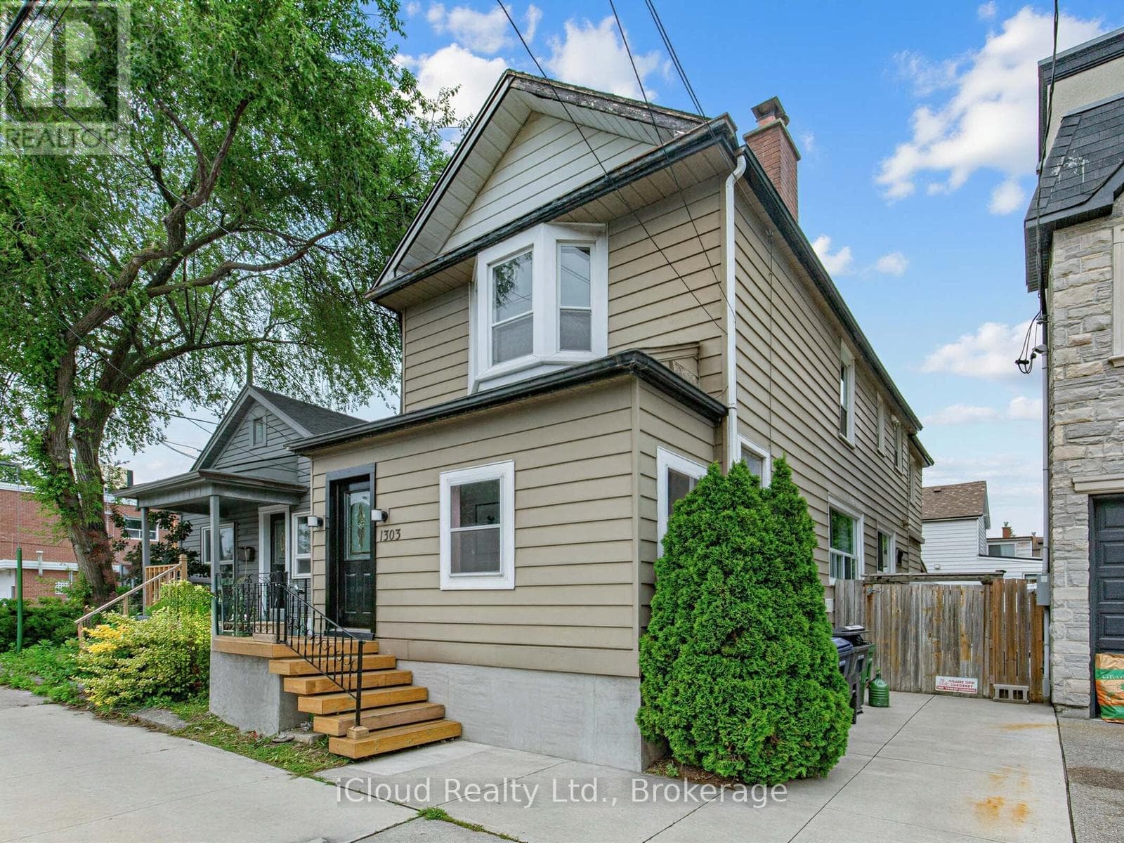 Single Family at 1303 Woodbine Avenue, Toronto (Woodbine-Lumsden), Ontario - Photo 2 - RE/MAX Garden City Realty