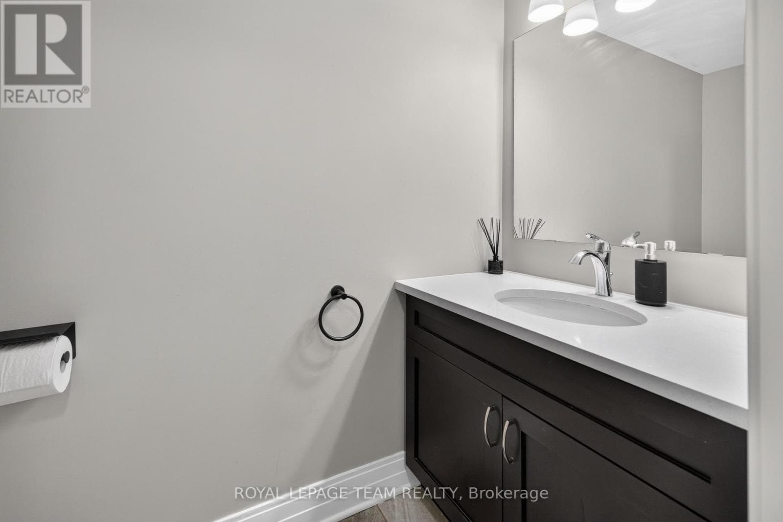 Single Family at 154 Woodhurst Crescent, Ottawa, Ontario - Photo 5 - RE/MAX Garden City Realty